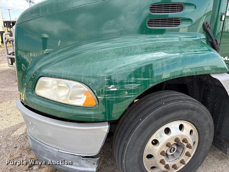 image for item FG1100 2016 Mack CXU613 semi truck