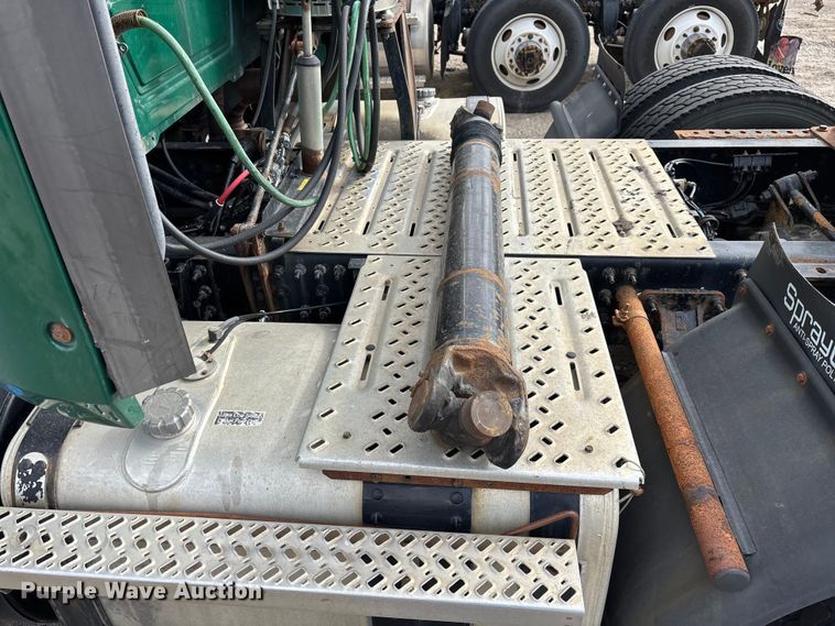 image for item FG1100 2016 Mack CXU613 semi truck