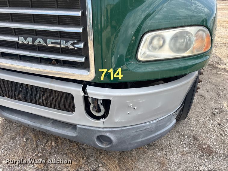 image for item FG1100 2016 Mack CXU613 semi truck