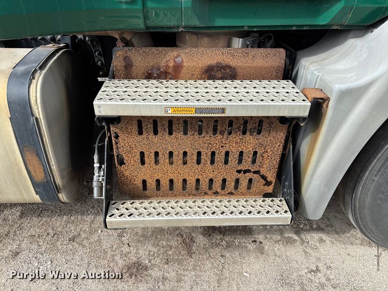 image for item FG1100 2016 Mack CXU613 semi truck