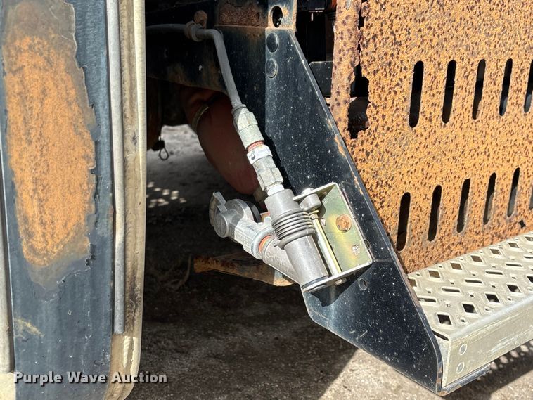 image for item FG1100 2016 Mack CXU613 semi truck