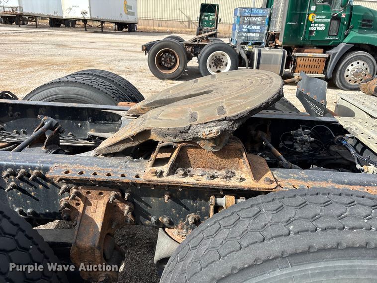 image for item FG1100 2016 Mack CXU613 semi truck