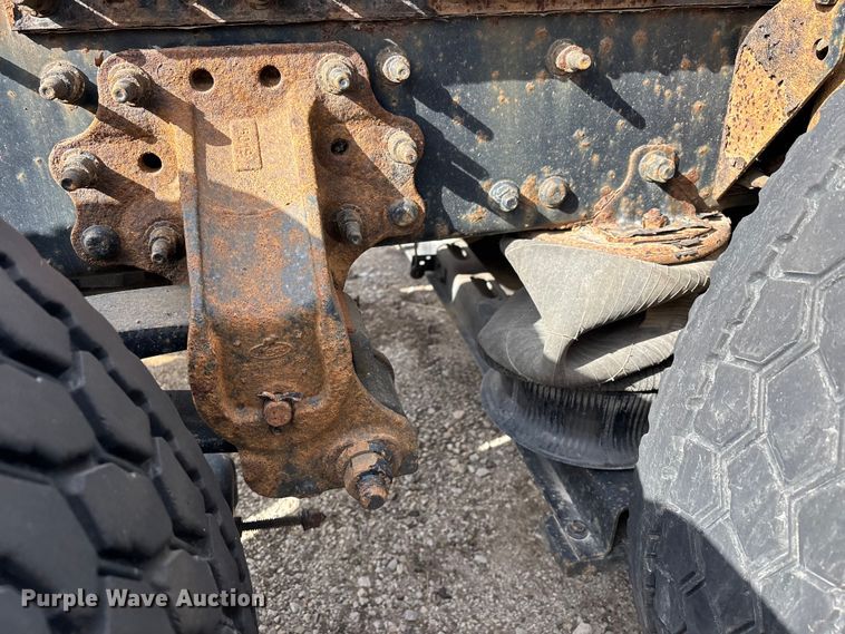 image for item FG1100 2016 Mack CXU613 semi truck