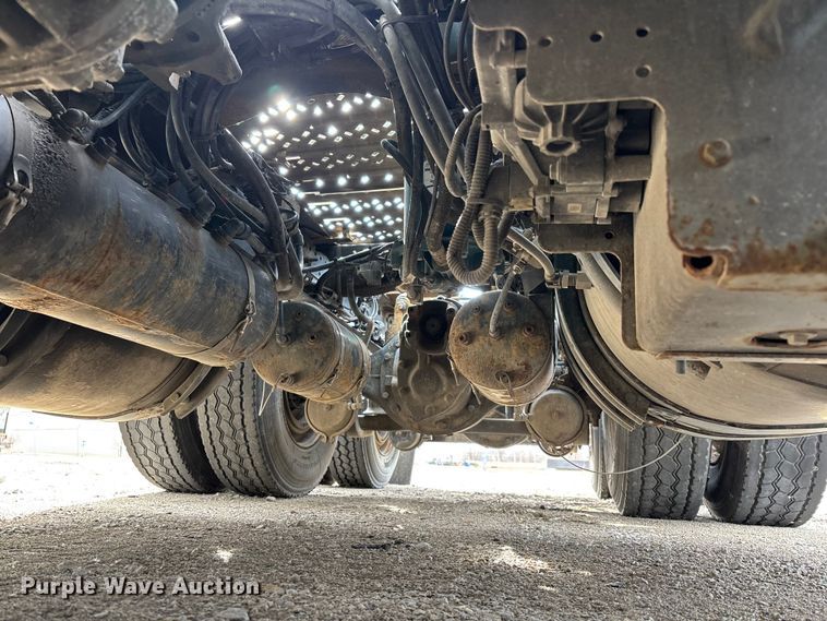 image for item FG1100 2016 Mack CXU613 semi truck