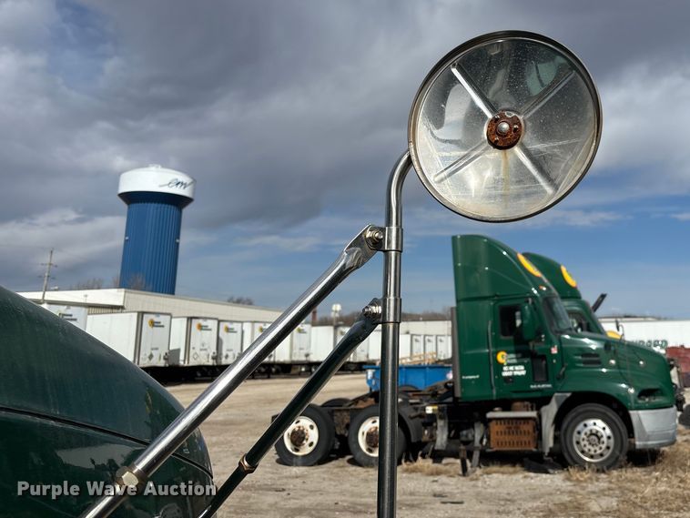 image for item FG1100 2016 Mack CXU613 semi truck