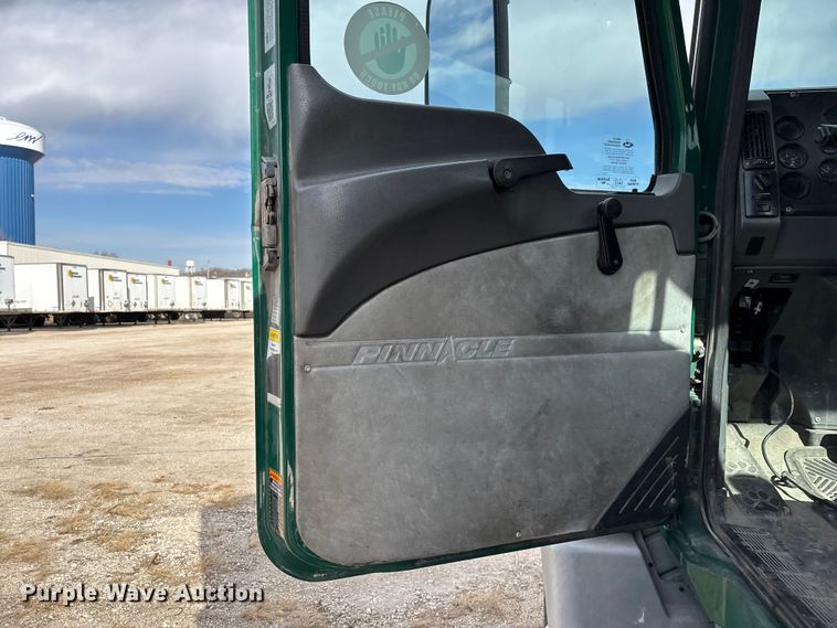 image for item FG1100 2016 Mack CXU613 semi truck