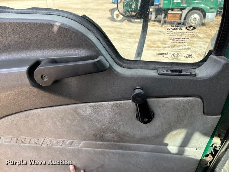 image for item FG1100 2016 Mack CXU613 semi truck