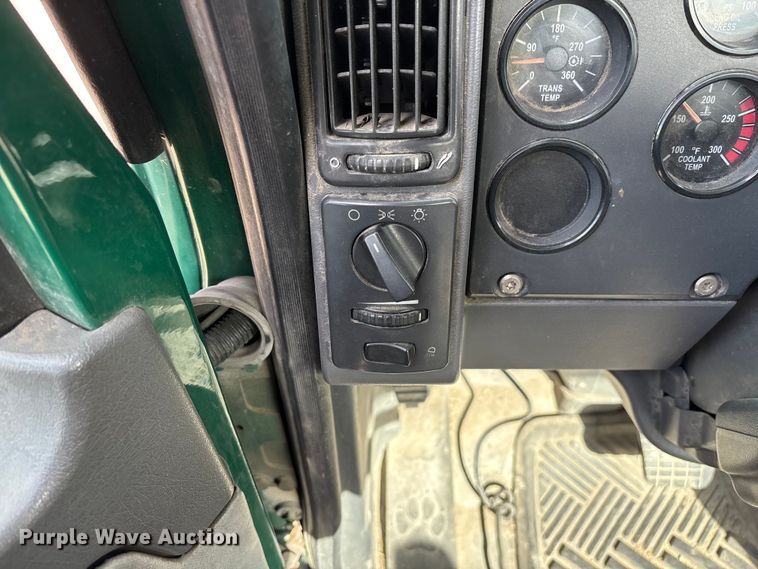 image for item FG1100 2016 Mack CXU613 semi truck