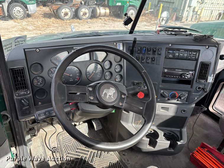 image for item FG1100 2016 Mack CXU613 semi truck