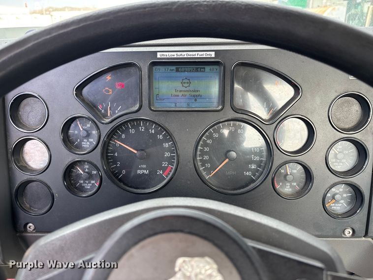 image for item FG1100 2016 Mack CXU613 semi truck