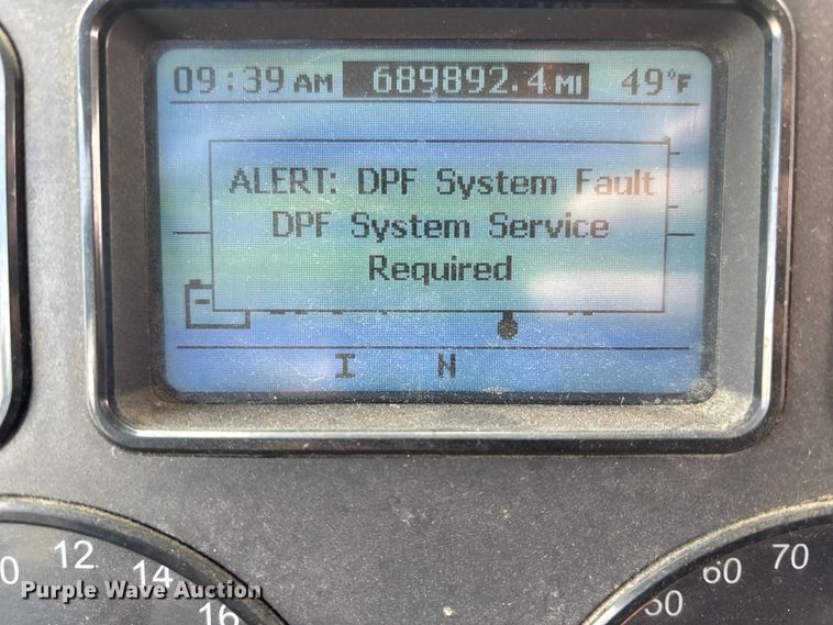 image for item FG1100 2016 Mack CXU613 semi truck