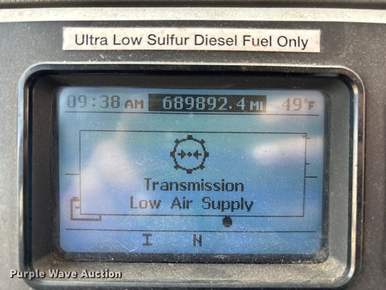 image for item FG1100 2016 Mack CXU613 semi truck