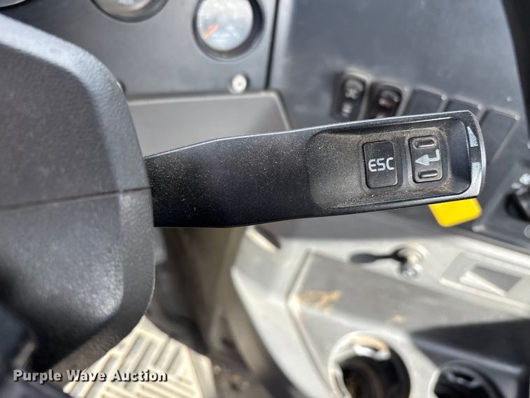 image for item FG1100 2016 Mack CXU613 semi truck