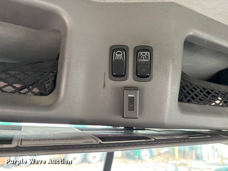 image for item FG1100 2016 Mack CXU613 semi truck