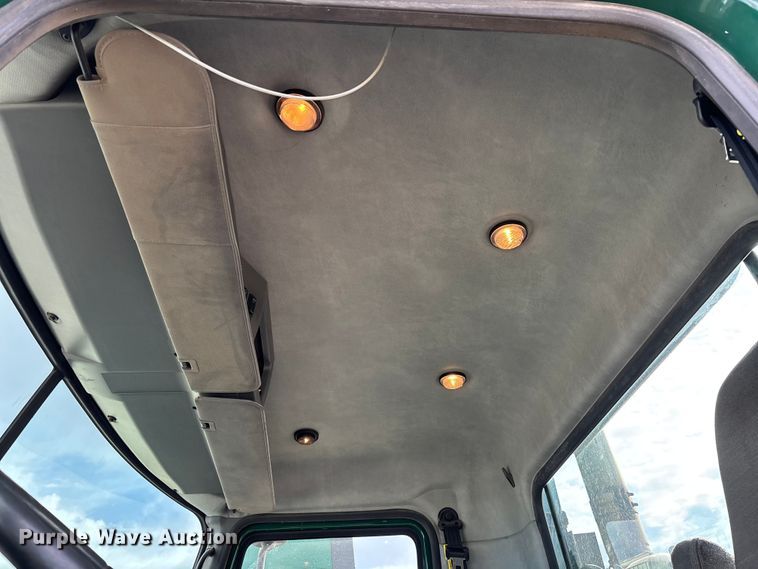 image for item FG1100 2016 Mack CXU613 semi truck