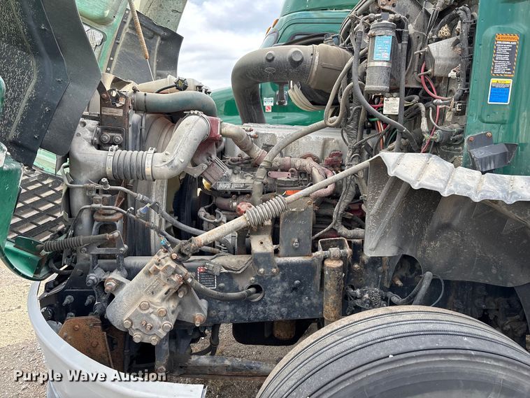 image for item FG1100 2016 Mack CXU613 semi truck