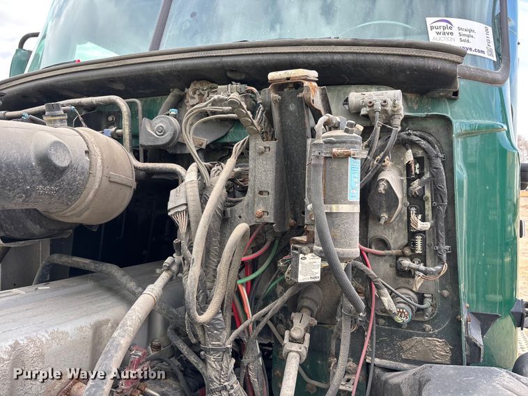 image for item FG1100 2016 Mack CXU613 semi truck