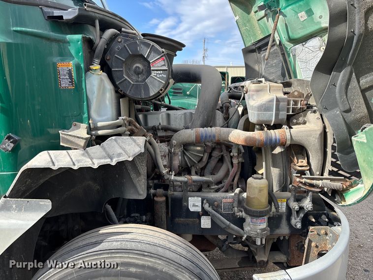 image for item FG1100 2016 Mack CXU613 semi truck