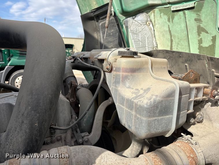 image for item FG1100 2016 Mack CXU613 semi truck