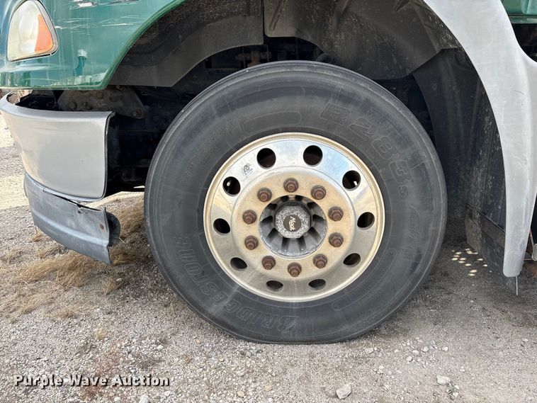 image for item FG1100 2016 Mack CXU613 semi truck