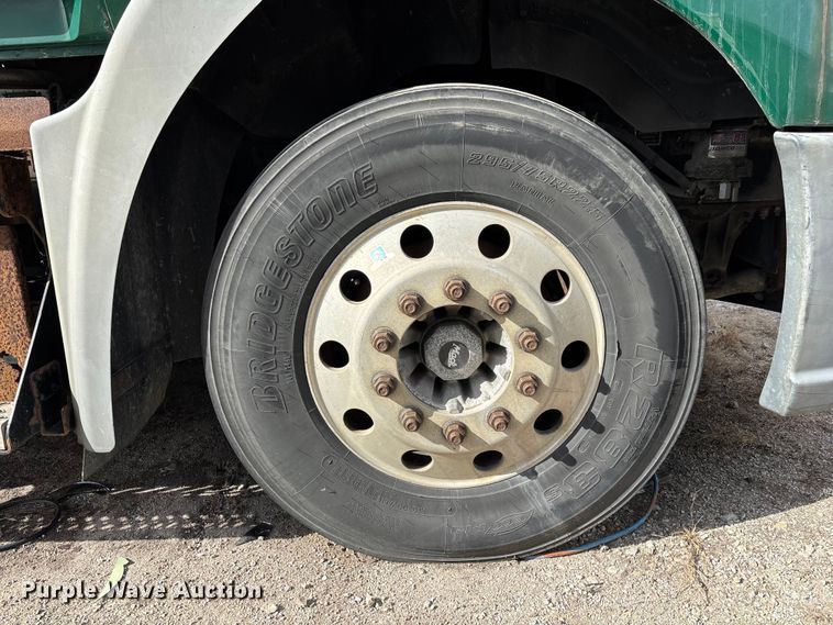 image for item FG1100 2016 Mack CXU613 semi truck