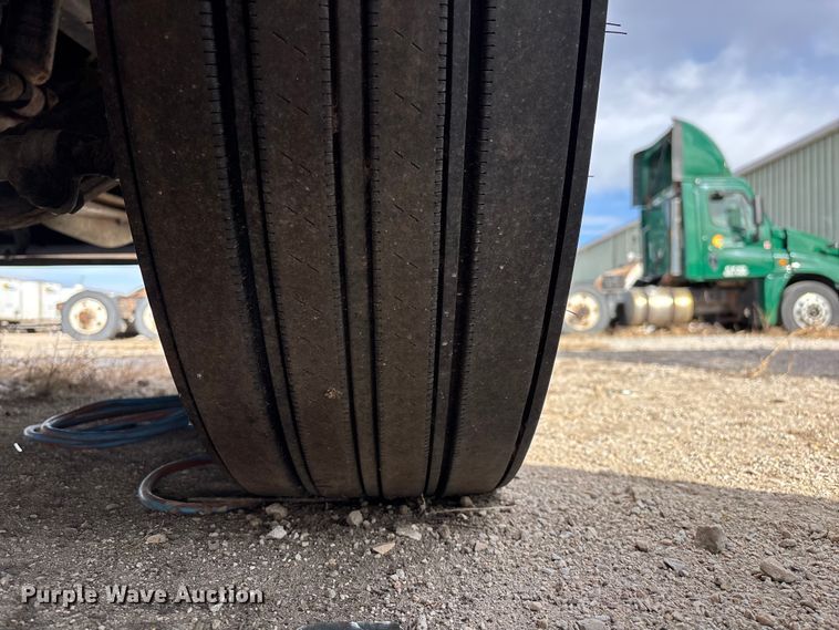 image for item FG1100 2016 Mack CXU613 semi truck