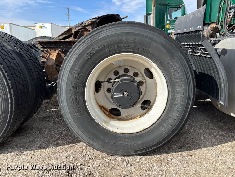 image for item FG1100 2016 Mack CXU613 semi truck