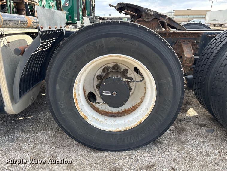 image for item FG1100 2016 Mack CXU613 semi truck