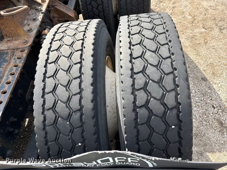 image for item FG1100 2016 Mack CXU613 semi truck