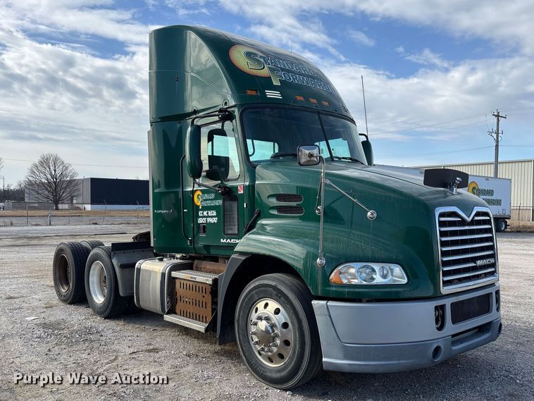 image for item FG1101 2016 Mack CXU613 semi truck