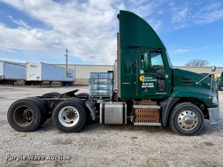 image for item FG1101 2016 Mack CXU613 semi truck