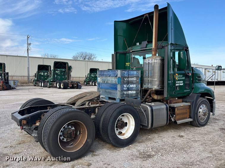 image for item FG1101 2016 Mack CXU613 semi truck