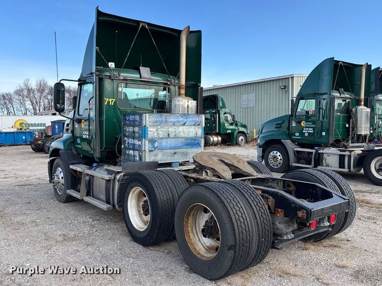 image for item FG1101 2016 Mack CXU613 semi truck