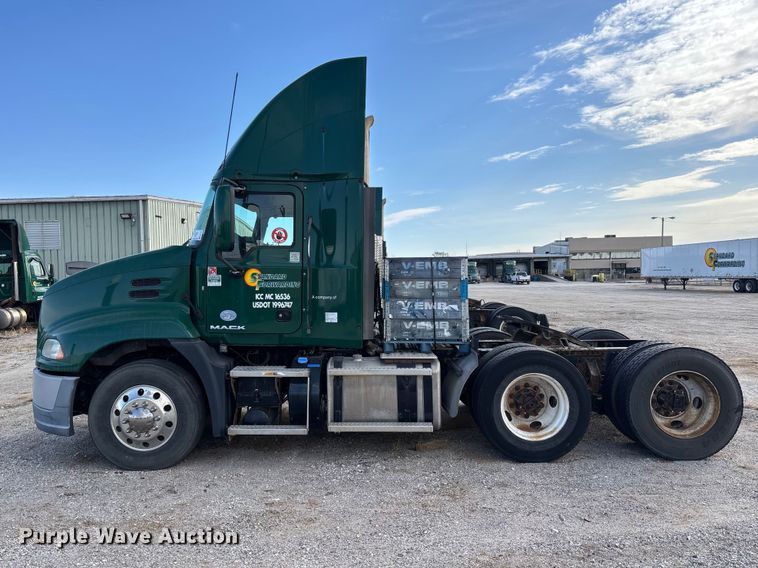 image for item FG1101 2016 Mack CXU613 semi truck