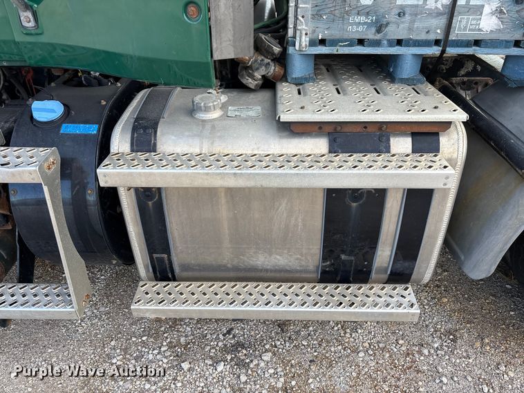 image for item FG1101 2016 Mack CXU613 semi truck