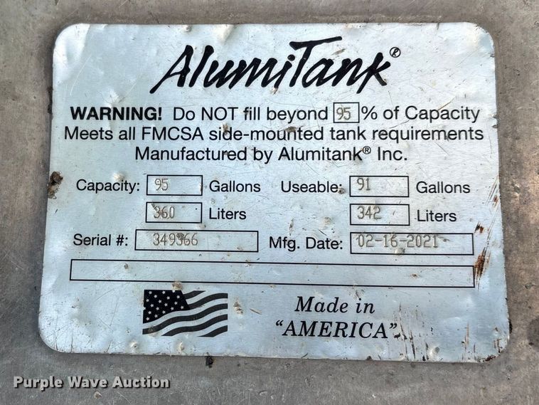 image for item FG1101 2016 Mack CXU613 semi truck