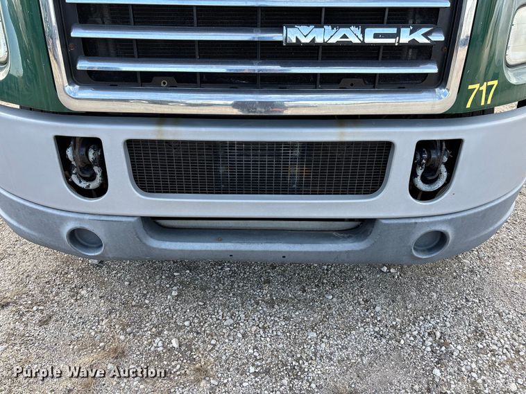 image for item FG1101 2016 Mack CXU613 semi truck