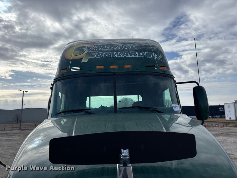 image for item FG1101 2016 Mack CXU613 semi truck