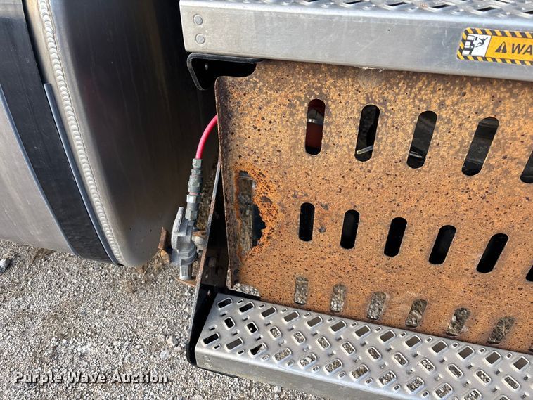 image for item FG1101 2016 Mack CXU613 semi truck