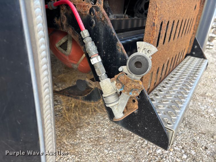 image for item FG1101 2016 Mack CXU613 semi truck