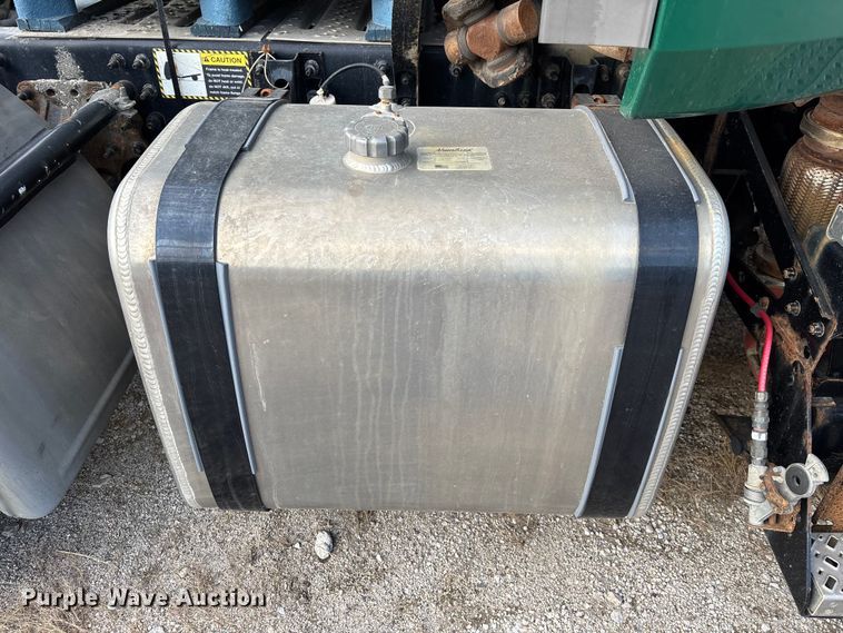 image for item FG1101 2016 Mack CXU613 semi truck