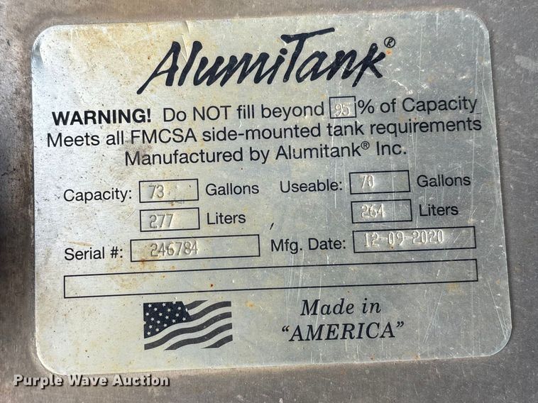 image for item FG1101 2016 Mack CXU613 semi truck