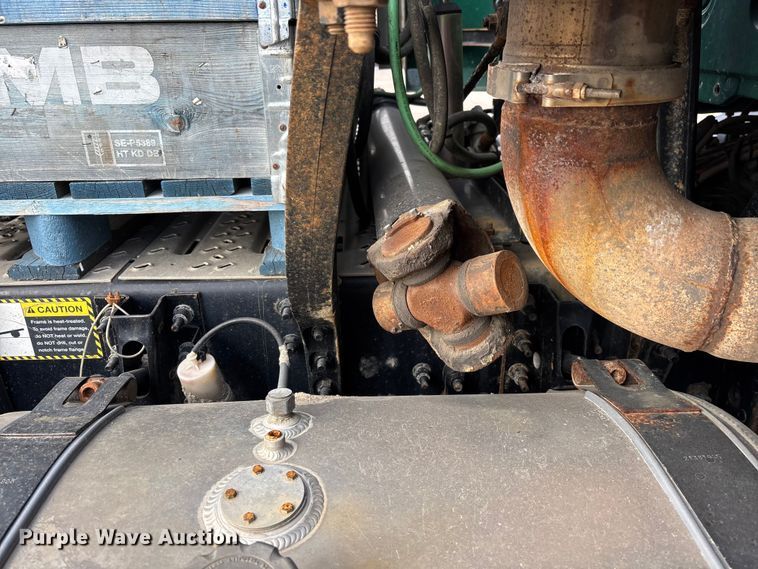 image for item FG1101 2016 Mack CXU613 semi truck