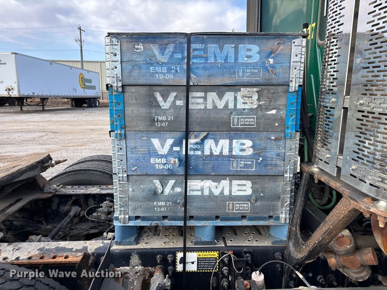 image for item FG1101 2016 Mack CXU613 semi truck