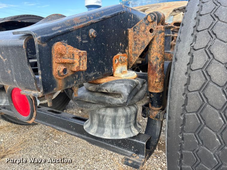 image for item FG1101 2016 Mack CXU613 semi truck