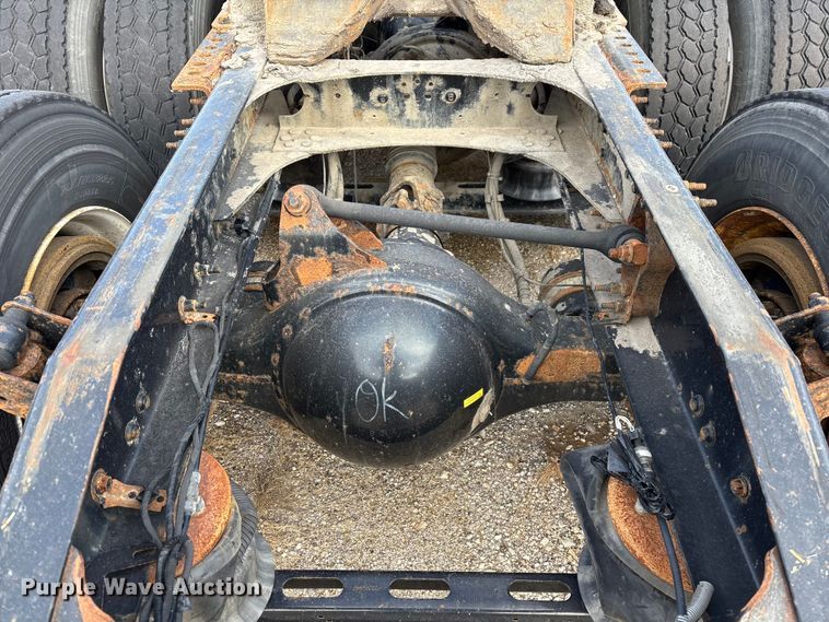 image for item FG1101 2016 Mack CXU613 semi truck