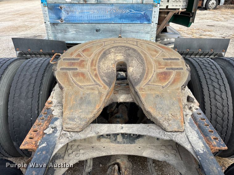 image for item FG1101 2016 Mack CXU613 semi truck