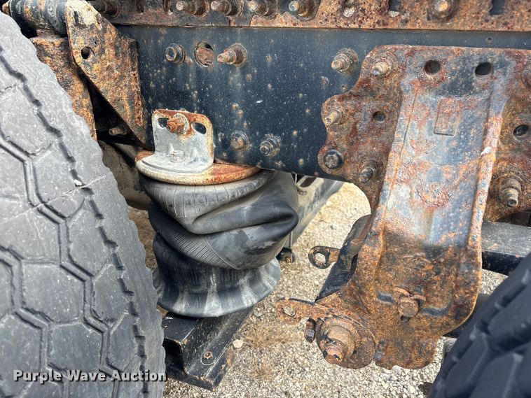 image for item FG1101 2016 Mack CXU613 semi truck