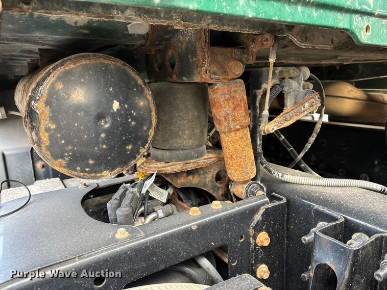 image for item FG1101 2016 Mack CXU613 semi truck