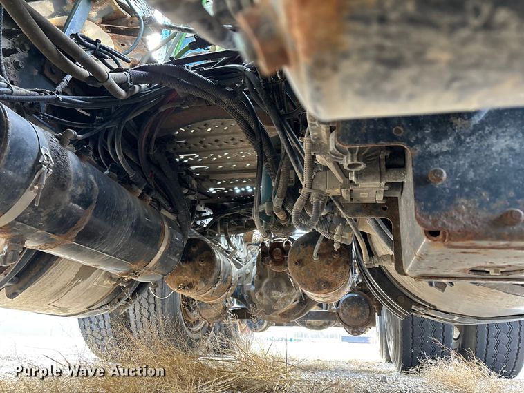 image for item FG1101 2016 Mack CXU613 semi truck